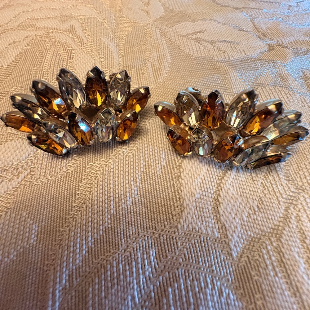 Elegant Gold and Brown Cluster Earrings